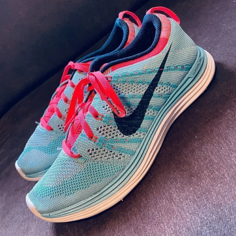 Excellent NIKE FLYKNIT Lunar 1 Blue Coral sz 8 US
